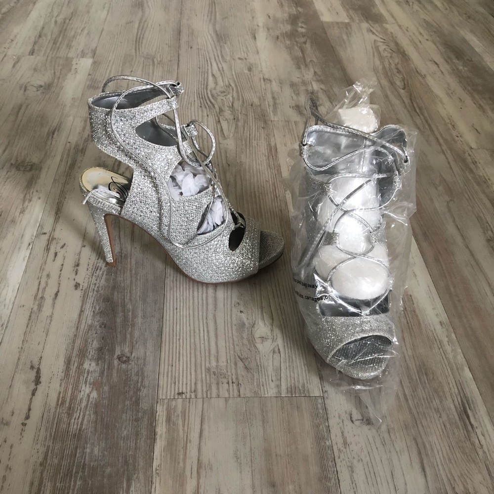 Brand new sexy straps tie up heels